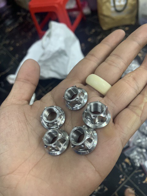 Tán 12ly hở đầu Salaya-Inox (giá 1 con)