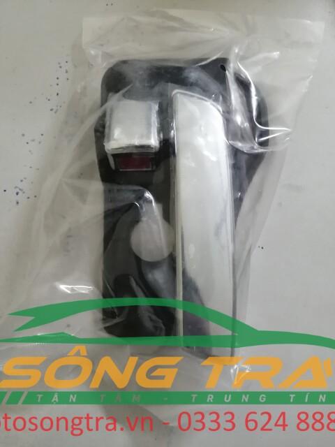 Tay mở cửa trong Carens, bên phụ