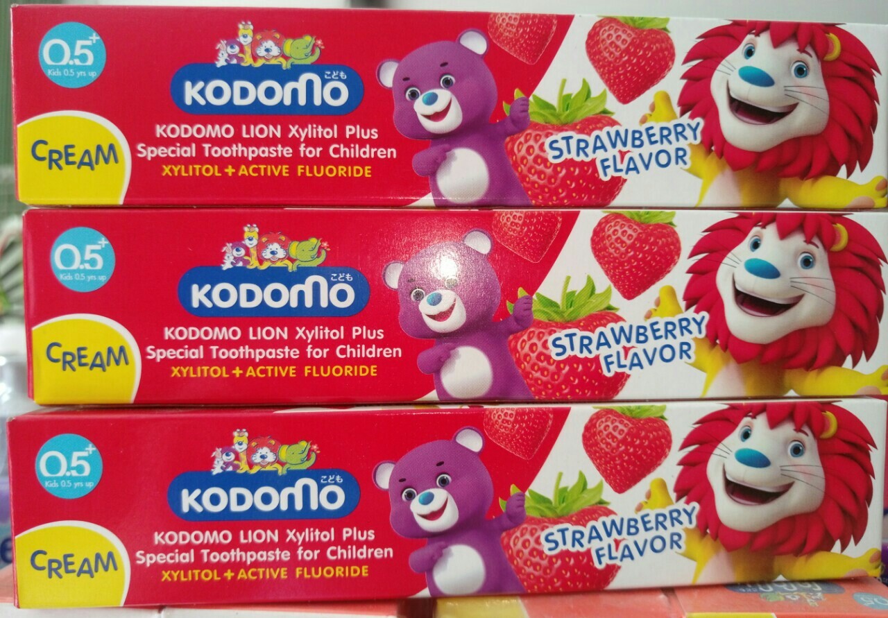 Kem đánh răng trẻ em Kodomo 40g Thái Lan hương dâu