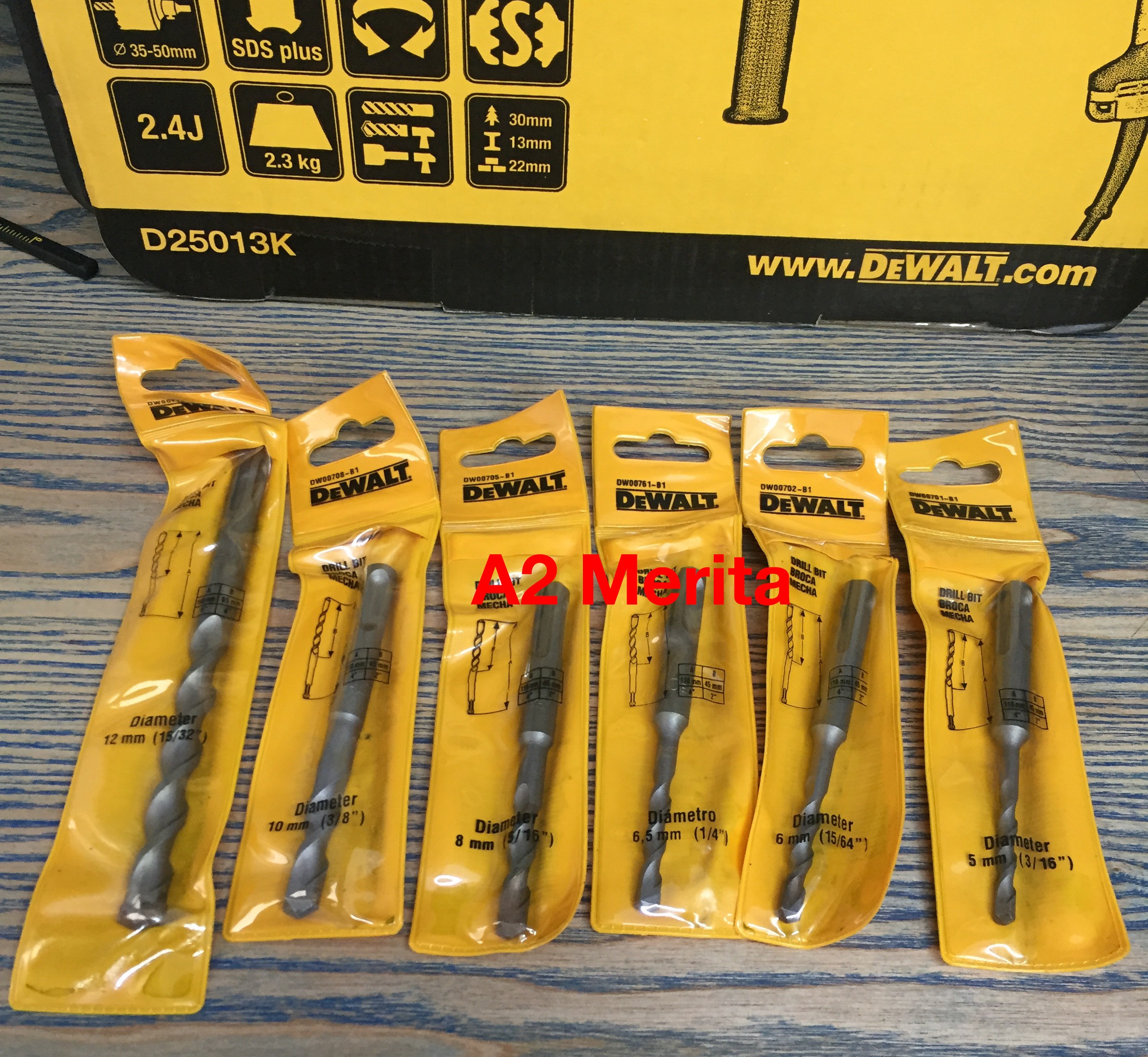 Máy Khoan 3 Chức năng  650W  DeWalt D25013K (Tặng kèm 3 mũi khoan beton)