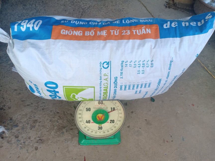 Phân bò khô chuyên dùng cho rau sạch, hoa, cây cảnh, cây ăn trái khối lượng 16 kg