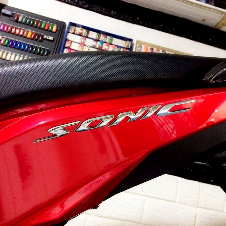 Decal tem chữ nổi sonic hàng zin cao cấp