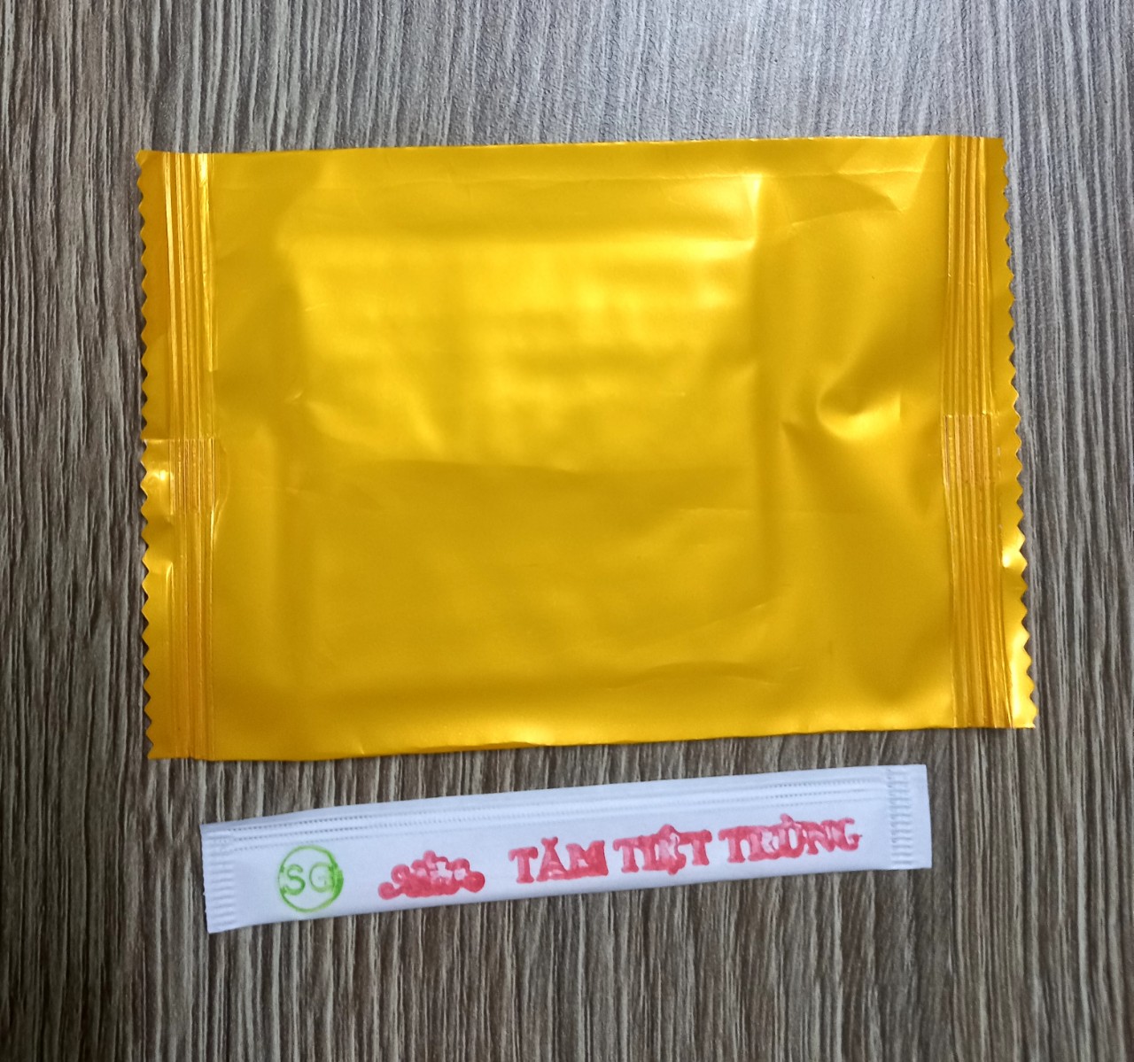 500 cái khăn lạnh mini + tăm tre