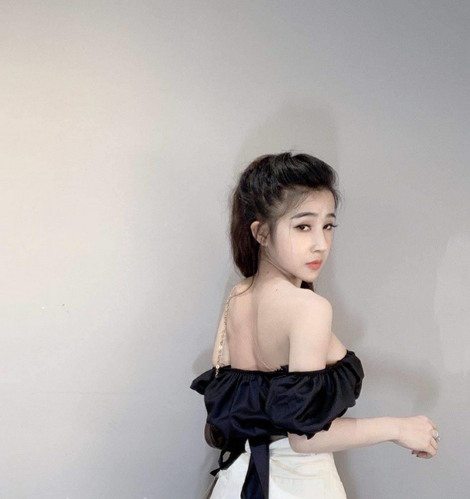 ÁO KIỂU CỘT NƠ PHÍA SAU DÁNG CROPTOP 45 KG