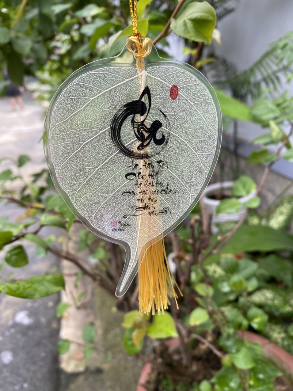 [Hàng chất lượng] Lá Bồ  đề in chữ Thư pháp tuyệt đẹp - CHA - Màu trắng hoặc vàng.