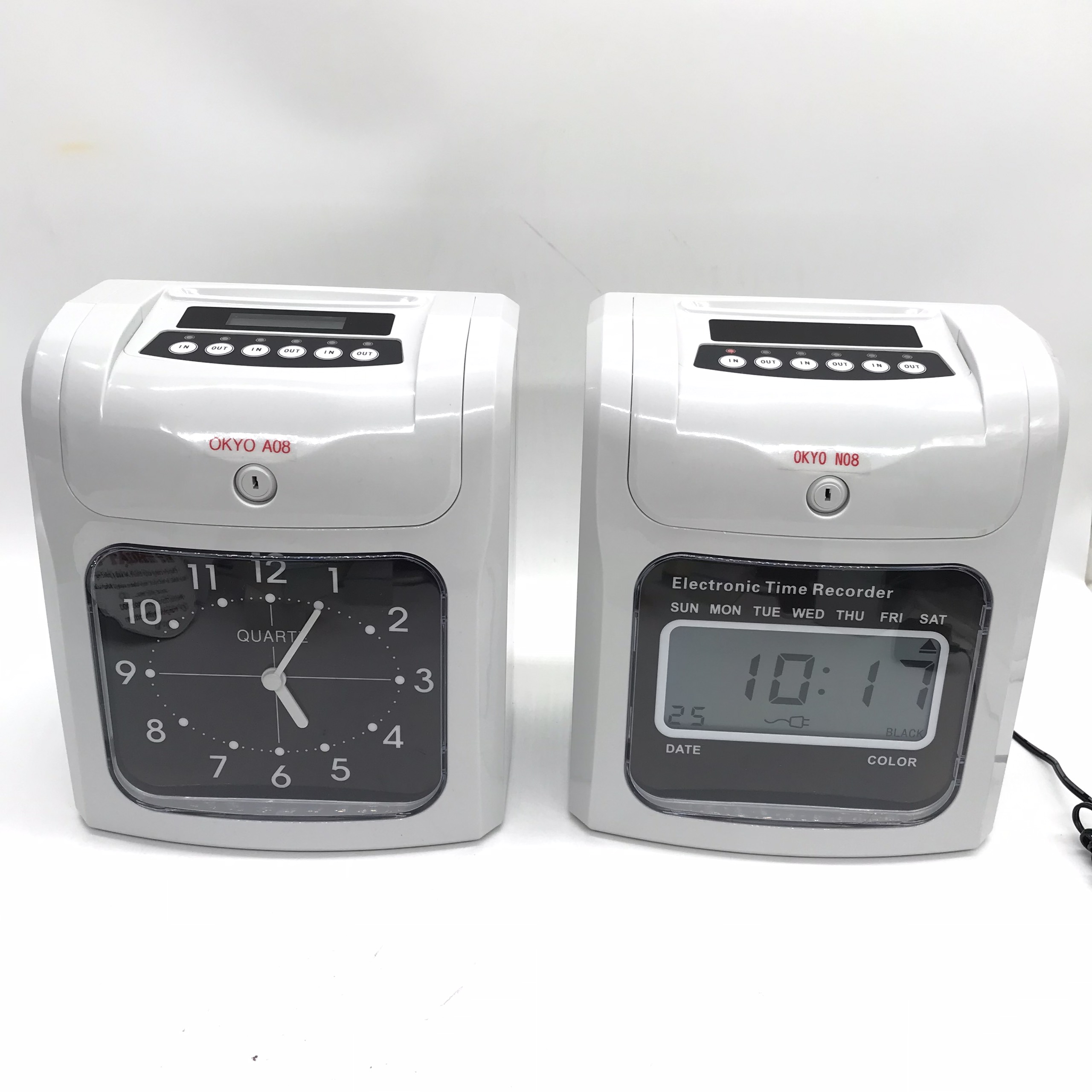 Máy chấm công Thẻ Giấy Okyo A08 - Trắng xám, in kim, 6 cột, 3 ca làm việc, 8 năm bộ nhớ, tặng 200 thẻ