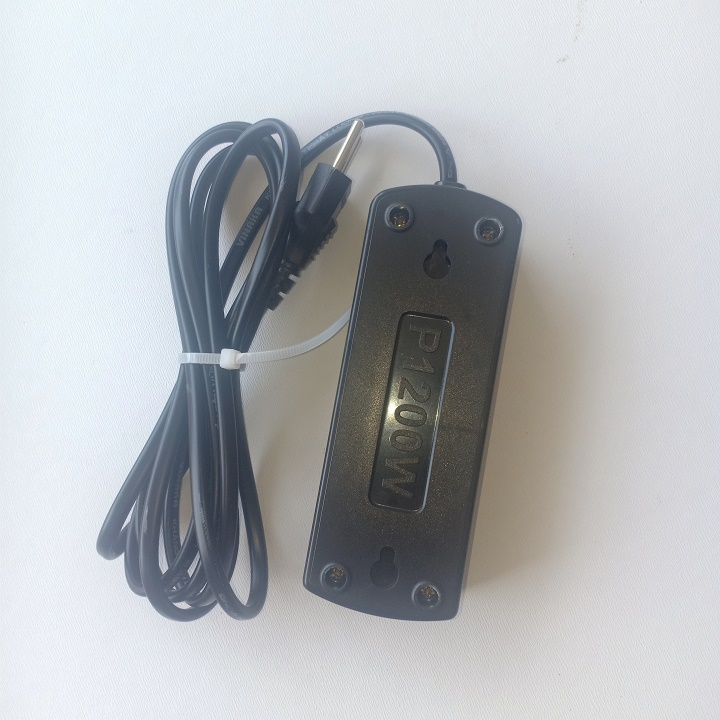 Ổ cắm  3 lỗ 1200w vinaka dây 2.5m