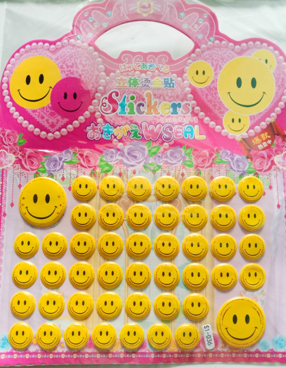 Sticker dán hình mặt cười và ngôi sao