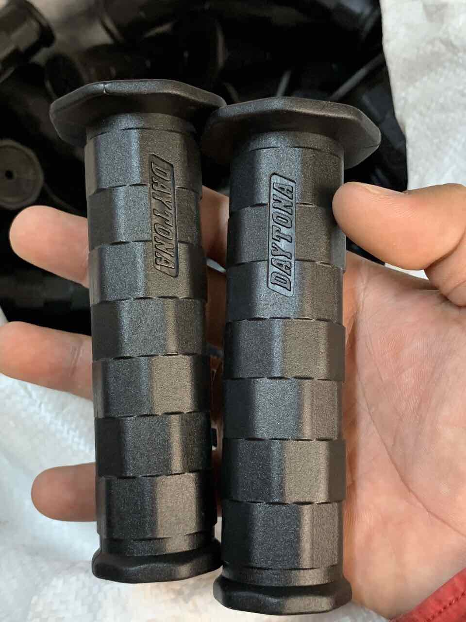 Cặp bao tay xe máy daytona cao cấp màu đen