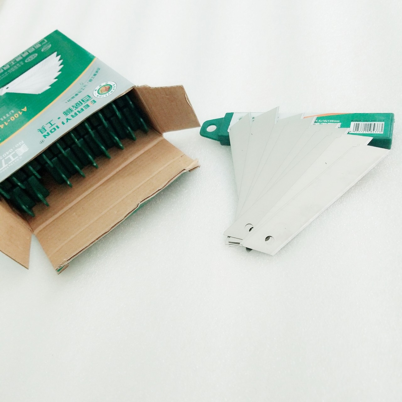 Lưỡi dao rọc giấy  Berrylion (hộp 20 vỉ, 1 vỉ 10 lưỡi )