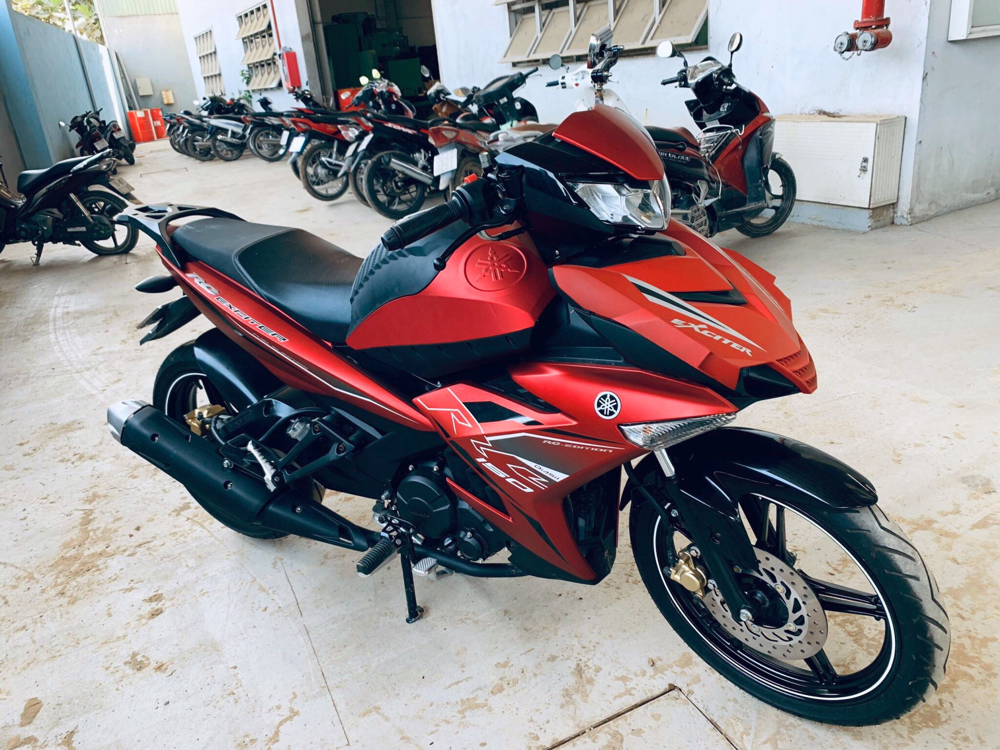 THÙNG GIỮA EXCITER 150 KIỂU MOTO