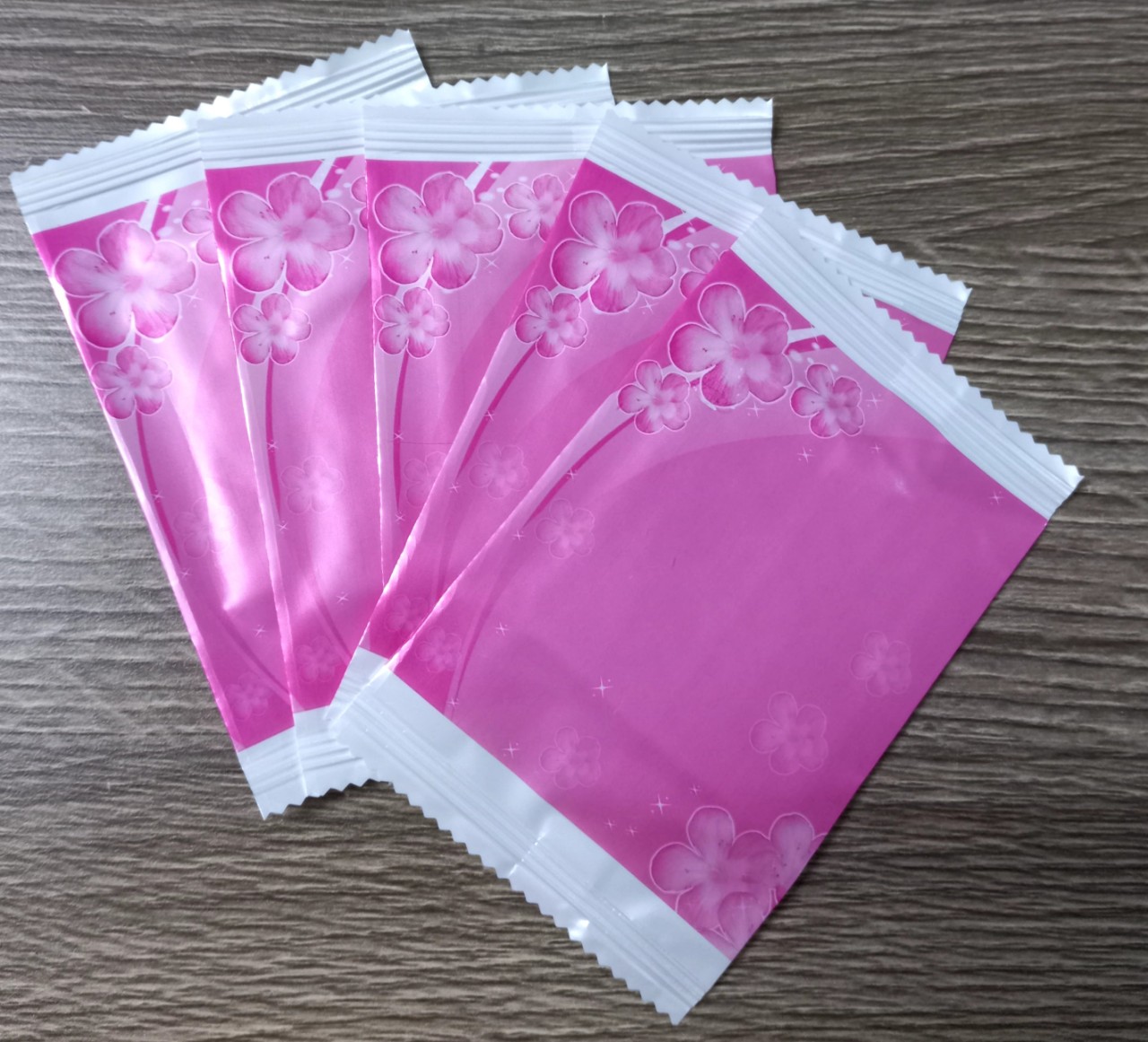 Khăn lạnh mini (500 cái) màu hồng