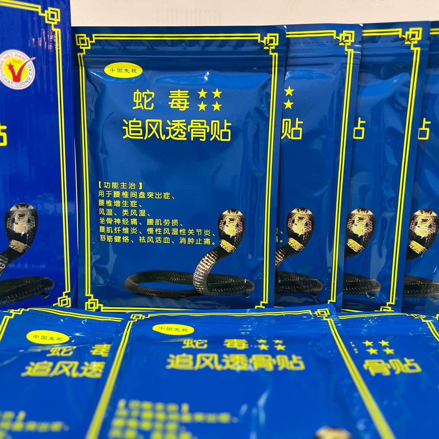 Cao dán phong thấp Nọc Độc Rắn
