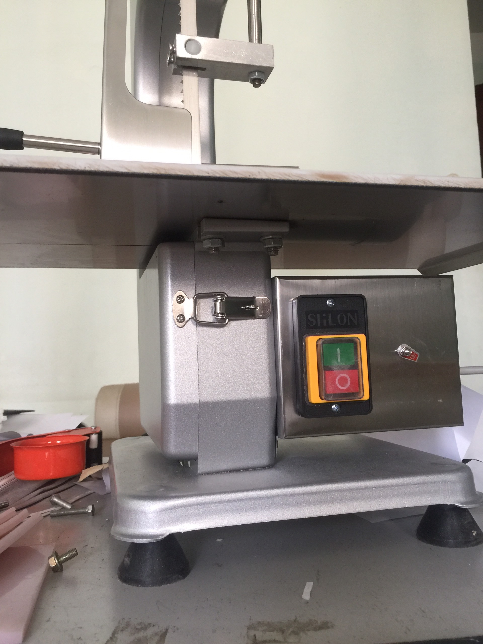 Máy cưa xương heo, xương bò, cắt thịt cá đông lạnh model J130, công suất 750W, tặng kèm 02 lưỡi cưa chính hãng