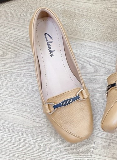 Giày bít xuồng bít 3F khuy CLARKS