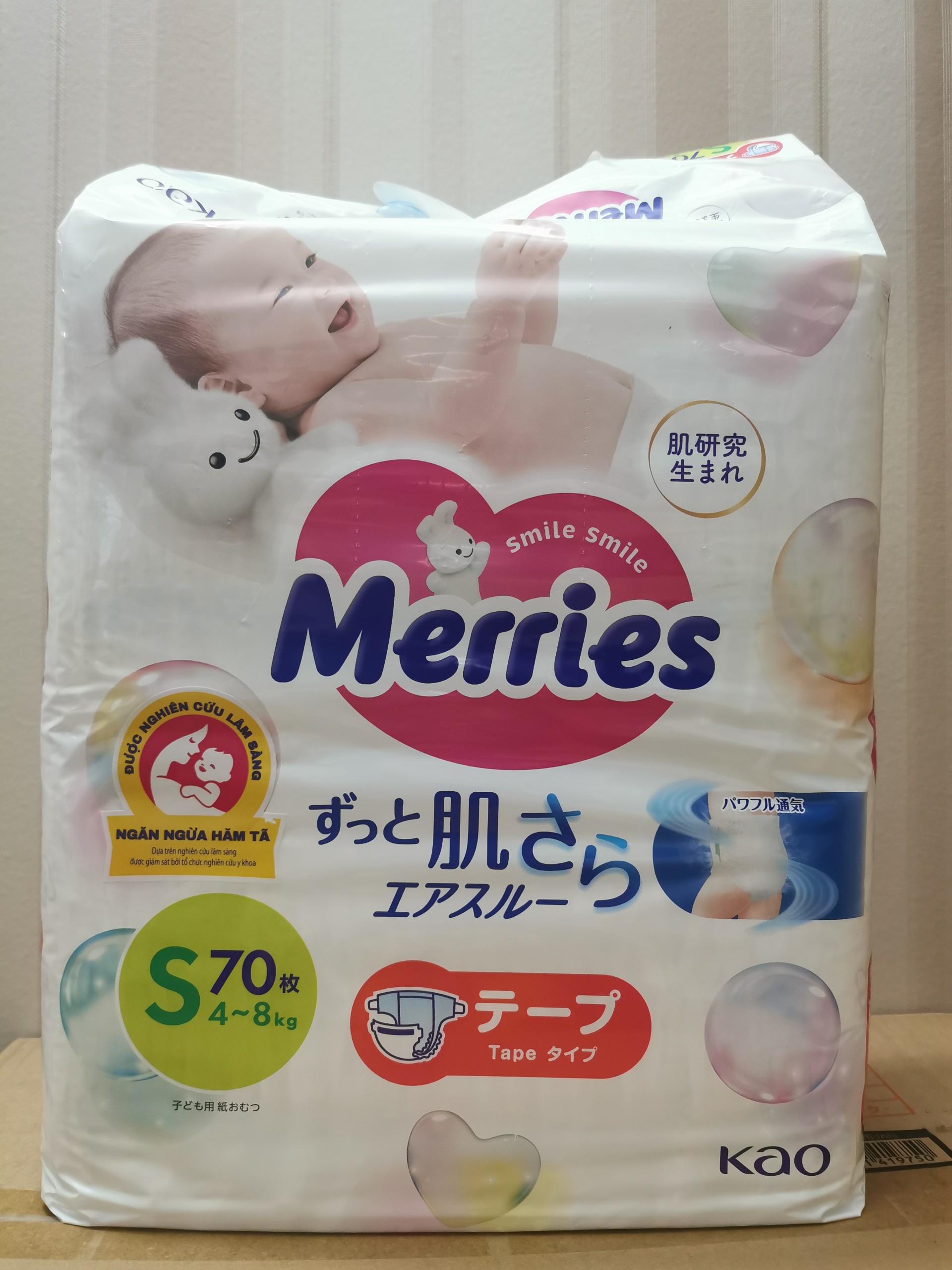 tã/bỉm dán Merries size S - 70 miếng (Cho bé dưới 4-8 kg)