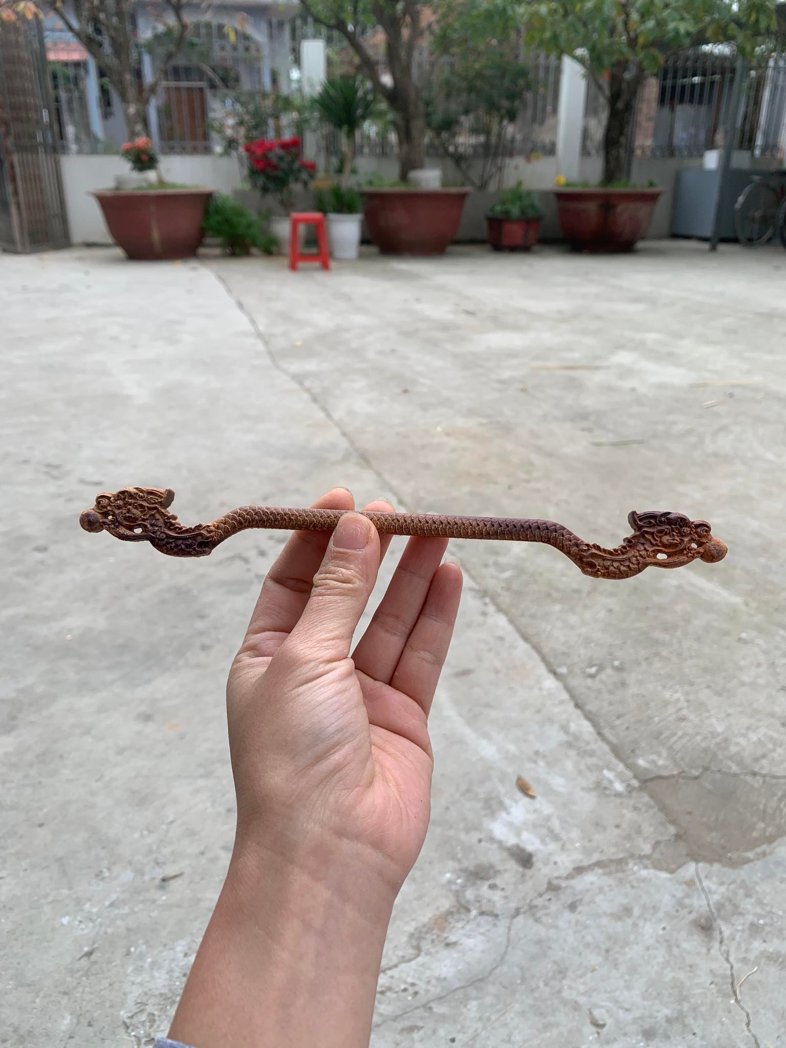 cầu khuyên đục RỒNG bằng tre,gỗ mun, cẩm