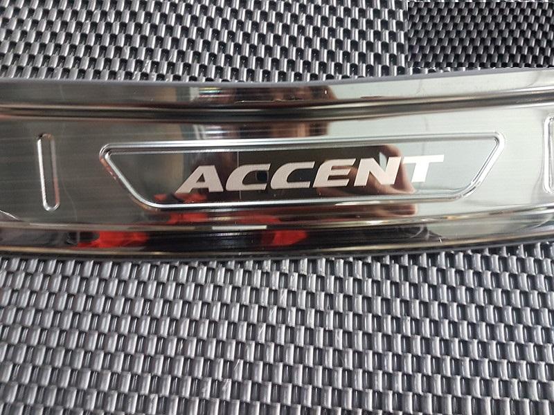 Bậc cốp Titan xe Huyndai Accent 2018