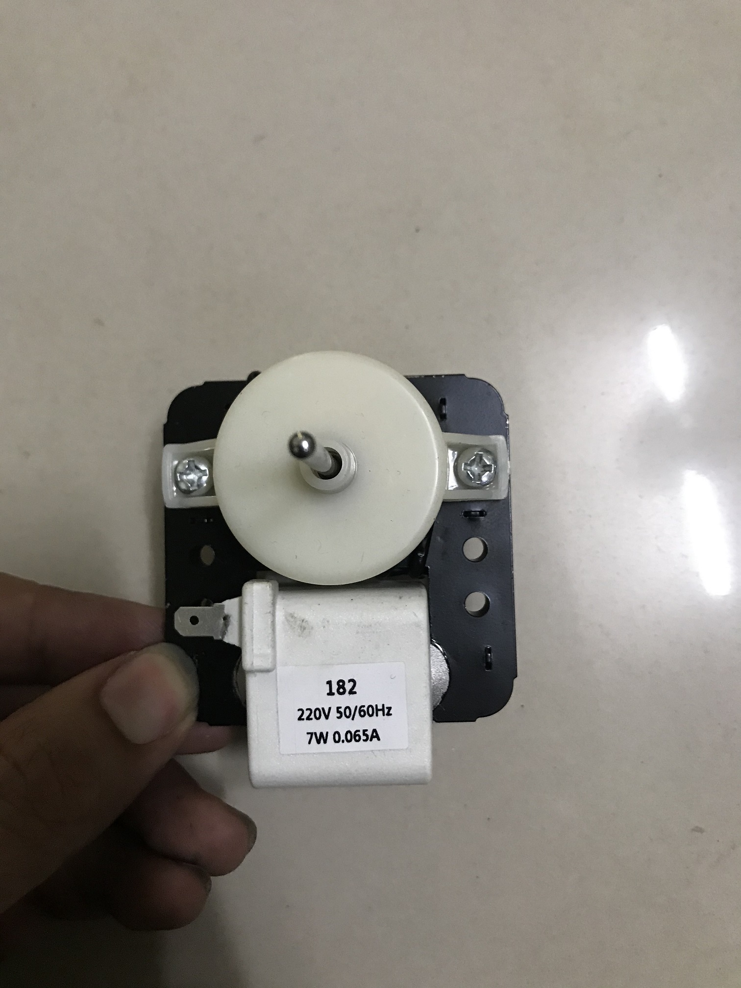 Quạt tủ lạnh trắng mỏng