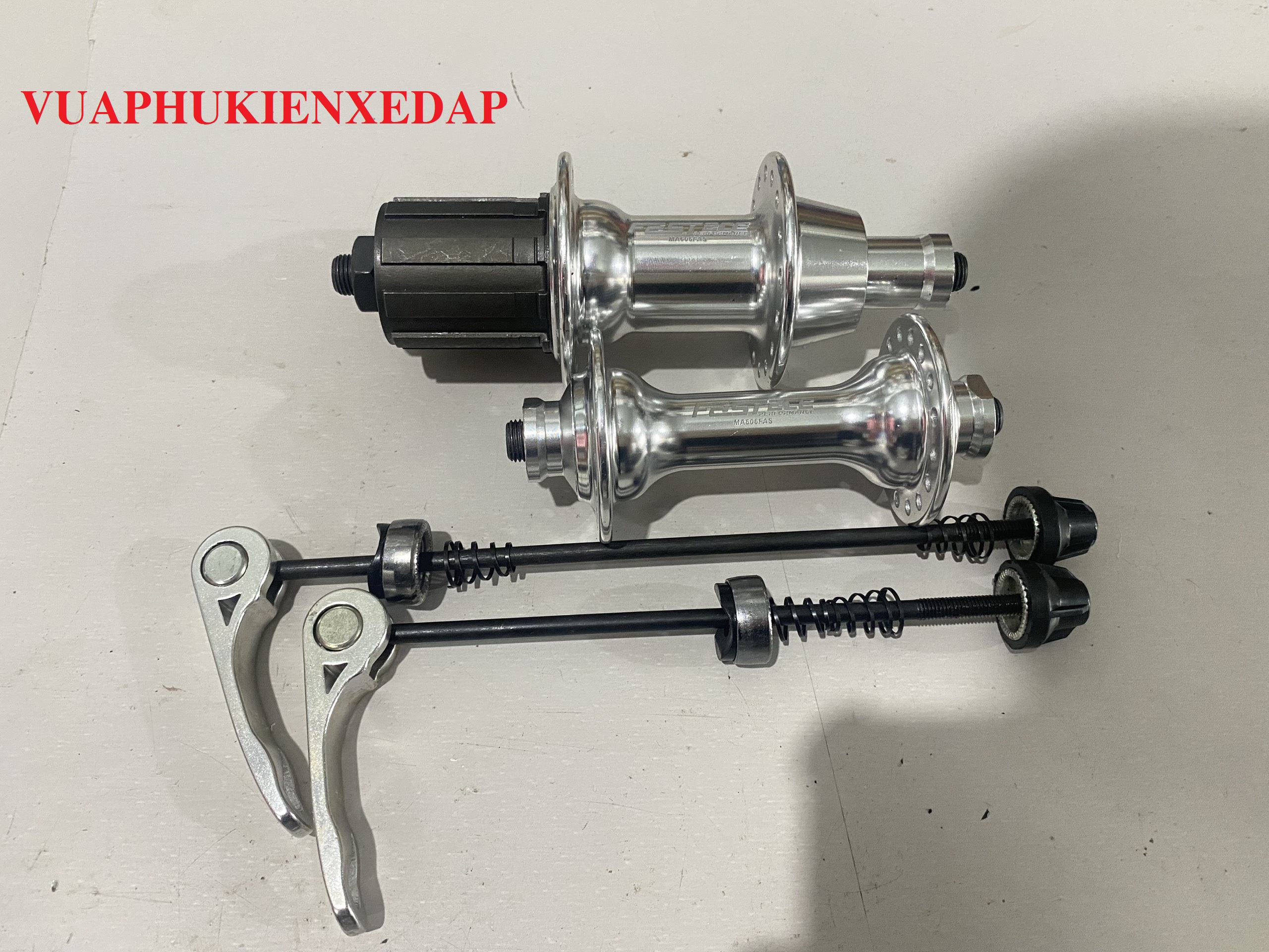 Đùm moay ơ xe đạp nhôm bạc đạn líp thả phanh u v 8 9 10s 24, 28 ,32 ,36 lỗ màu bạc