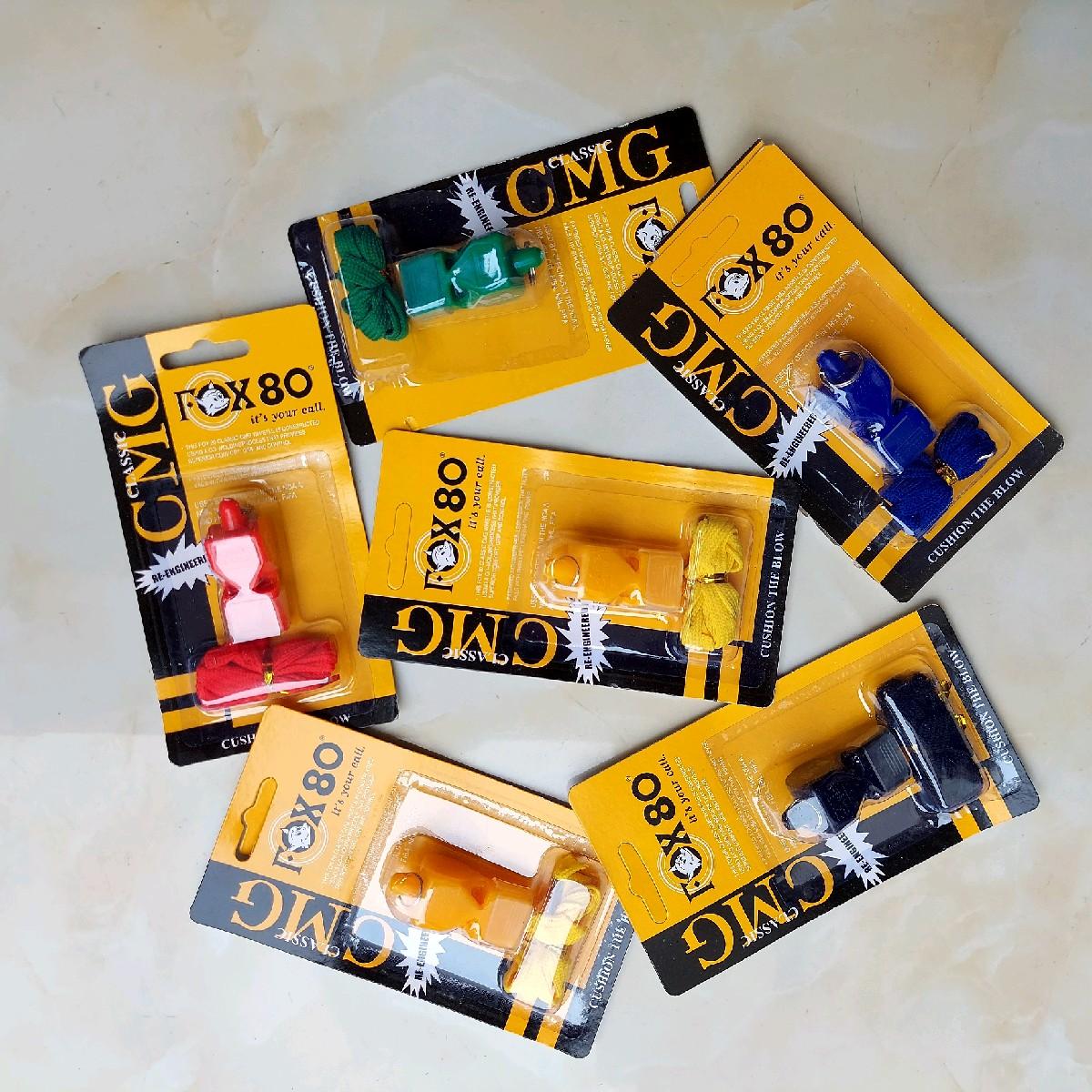 Còi trọng tài Fox 80 chuyên dụng trong bóng đá cao cấp