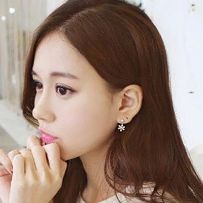 Đôi bông tai nữ bông hoa đính cườm