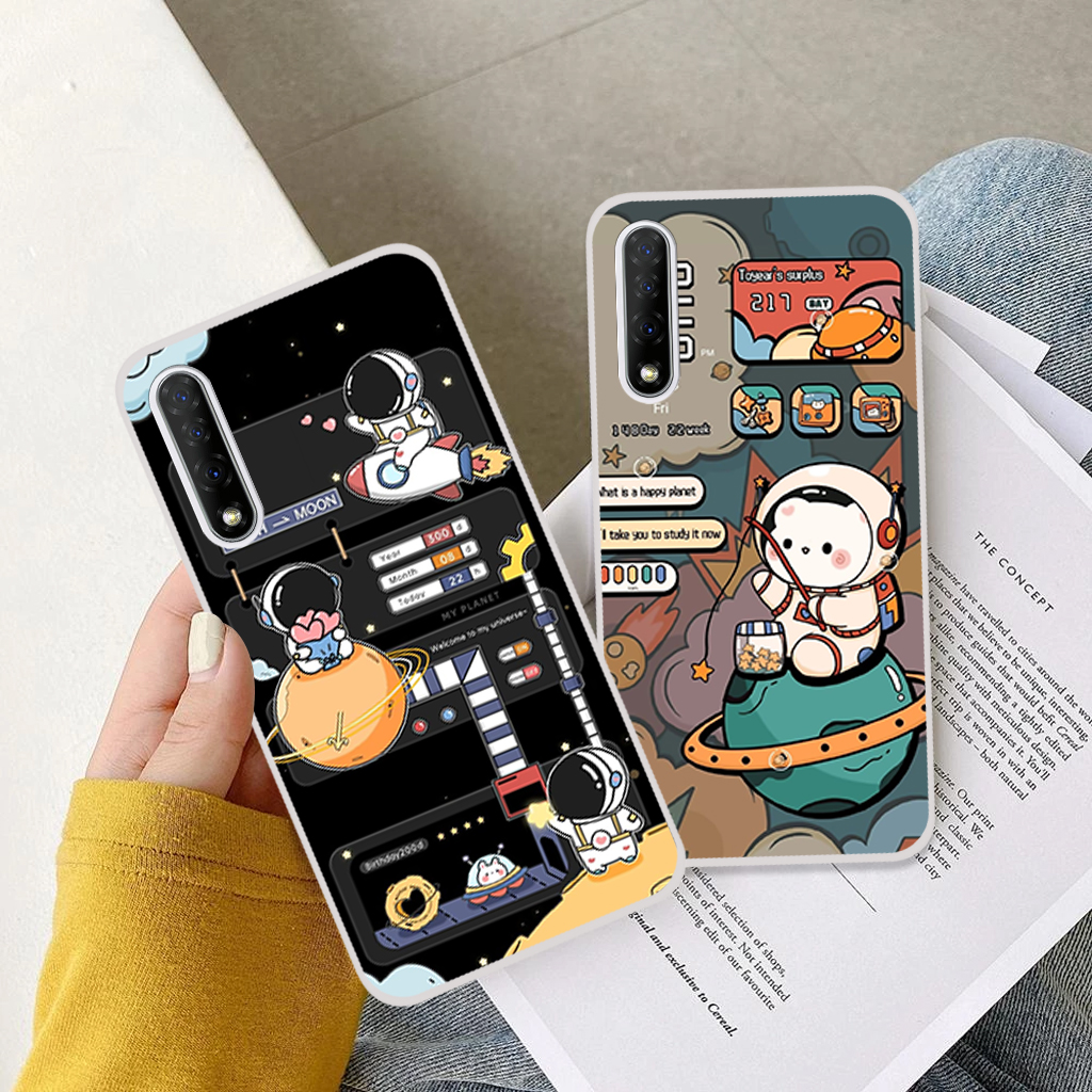 Ốp lưng Vsmart Live hình vũ trụ, phi hành gia astronaut