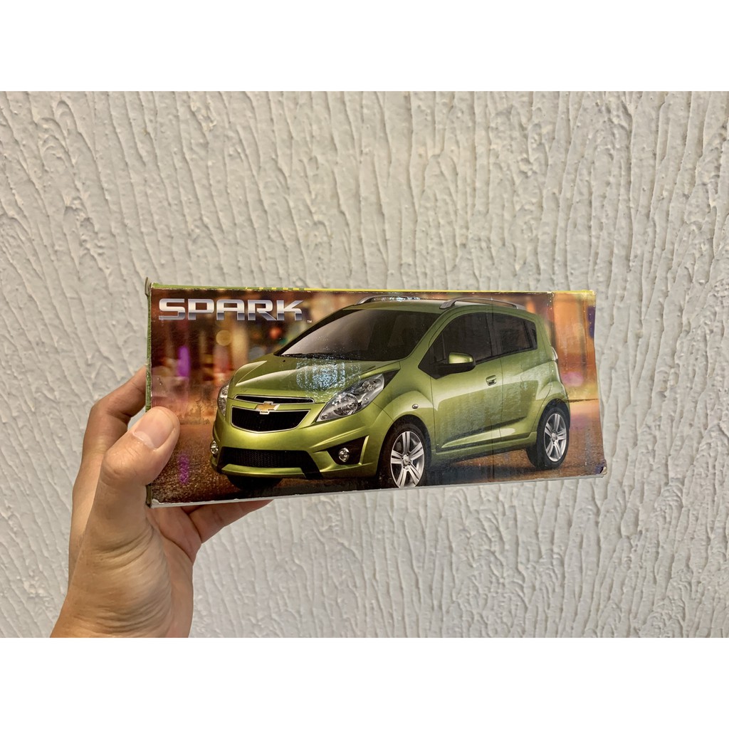 Mô hình xe Chevrolet Spark tỷ lệ 1:24