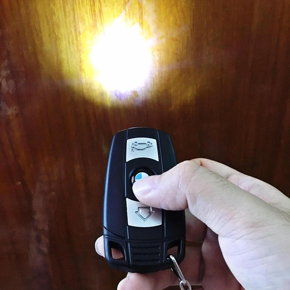 Bật lửa gas móc khoá hình remote xe BMW TH183, có đèn pin