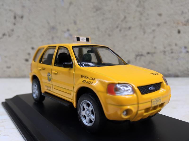 [HCM]Mô hình Xe ô tô FORD Escape 2005  1:43