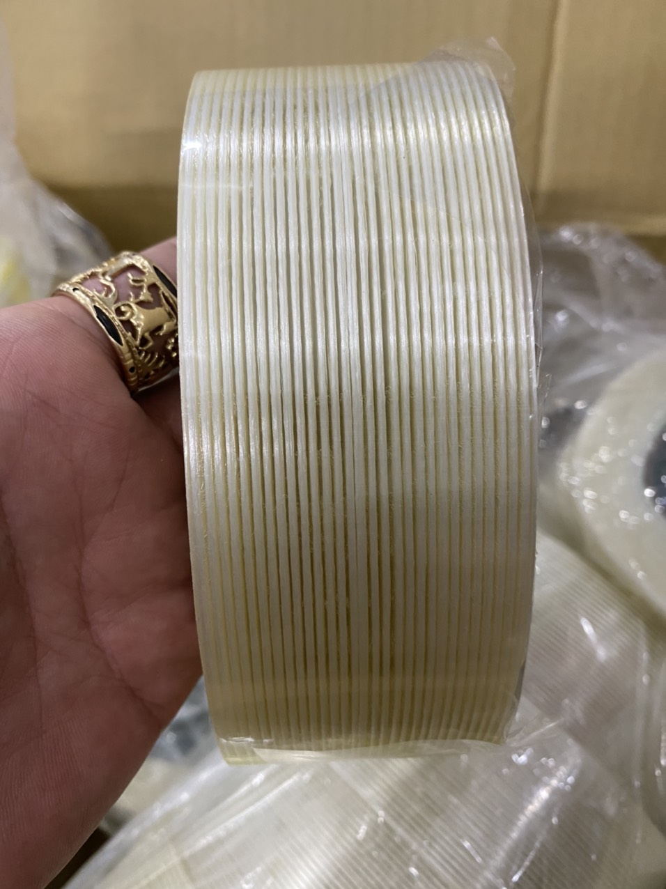 Cuộn 50m băng keo sợi thủy tinh chịu nhiệt độ cao, chông cháy nổ.