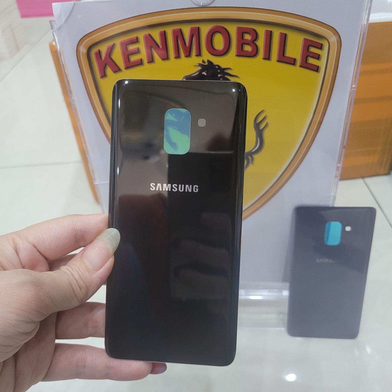 Nắp Lưng Tương Thích SS A8 Plus ( 2018 ) / A730, Loại 1 (tặng kèm keo dán)