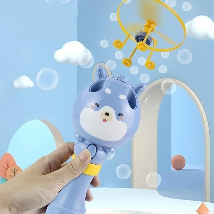 Chong chóng bay lên không trung thổi bóng bóng xà phòng