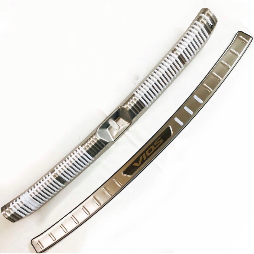 Chống Xước Cốp Xe Toyota Vios 2019 2020 2021 mẫu Inox có sẵn keo 2 mặt để dán, giúp trang trí chống xước cốp xe