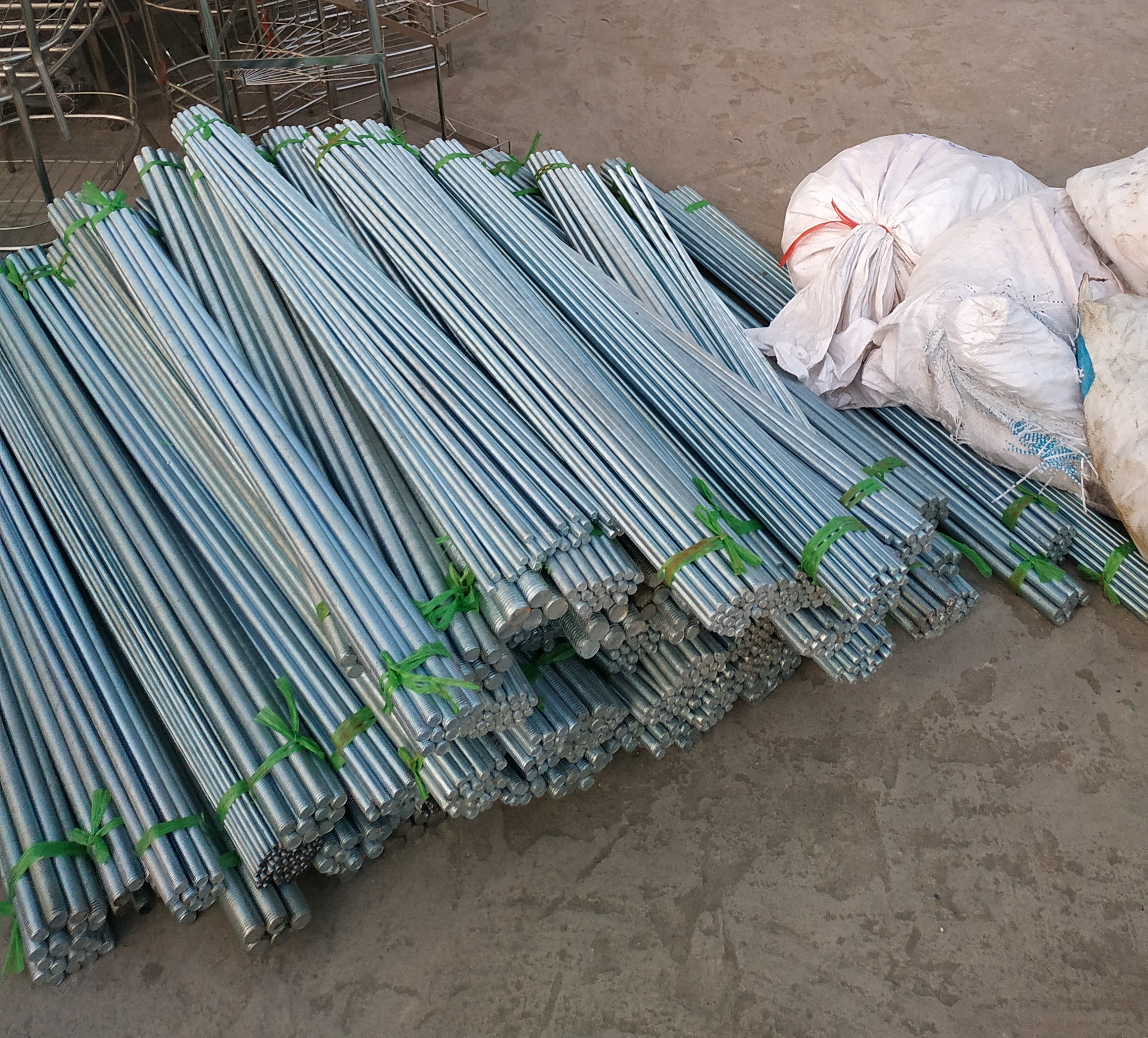 Thanh ren sắt phi 10mm dài 1 mét
