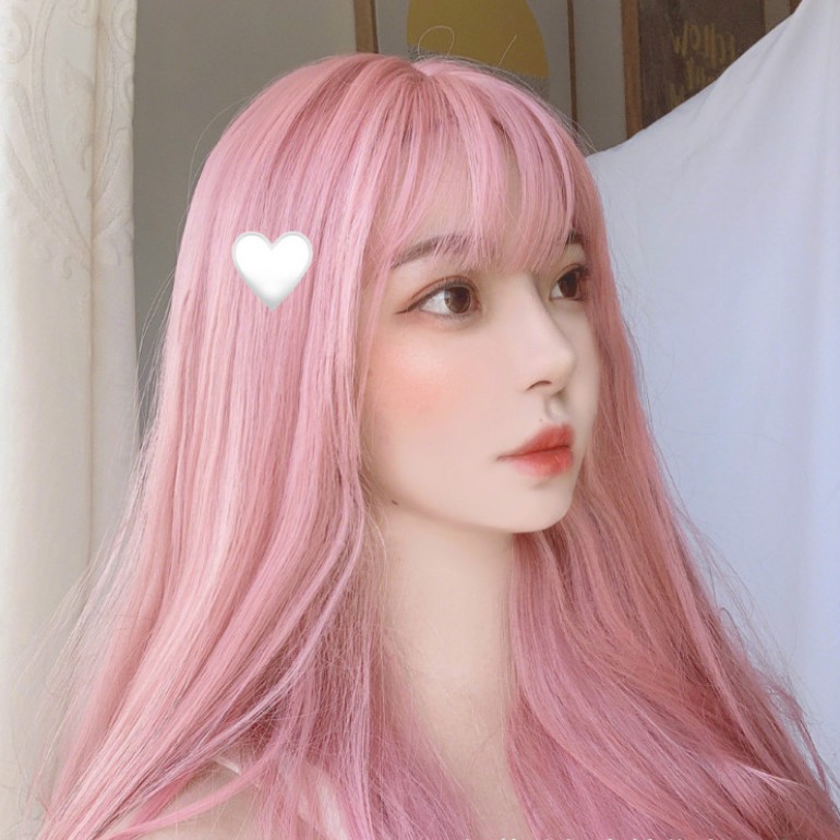 Tóc giả màu hồng không chỉ dành cho những cô nàng cá tính, mà bất kỳ ai cũng có thể thử và hòa mình vào xu hướng mới nhất. Với tóc giả này, bạn sẽ trông thật độc đáo, tươi trẻ và ấn tượng.