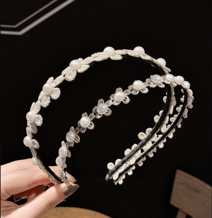 Cài tóc ren đính hạt đơn giản cho bé gái