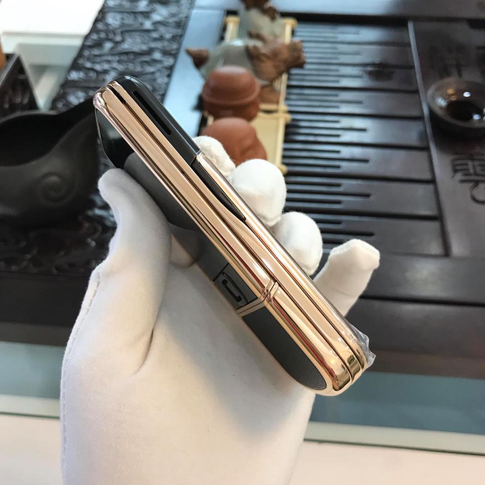 Nokia 8800 vàng hồng da đen Limited Edition