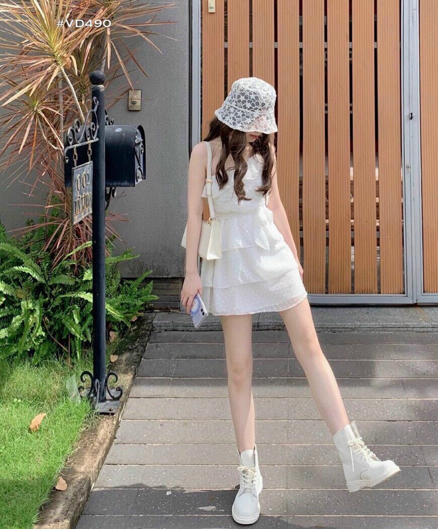 Đầm trắng voan bị lệch vai bèo tầng