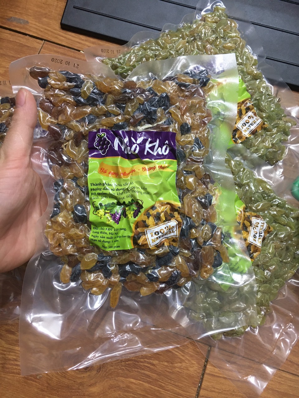 Hộp 500gr nho sấy khô mix vị