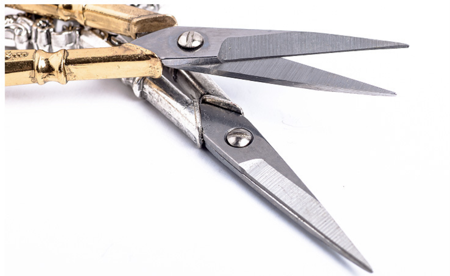 Kéo Cắt Form Móng Và Foil Móng Siêu Bén