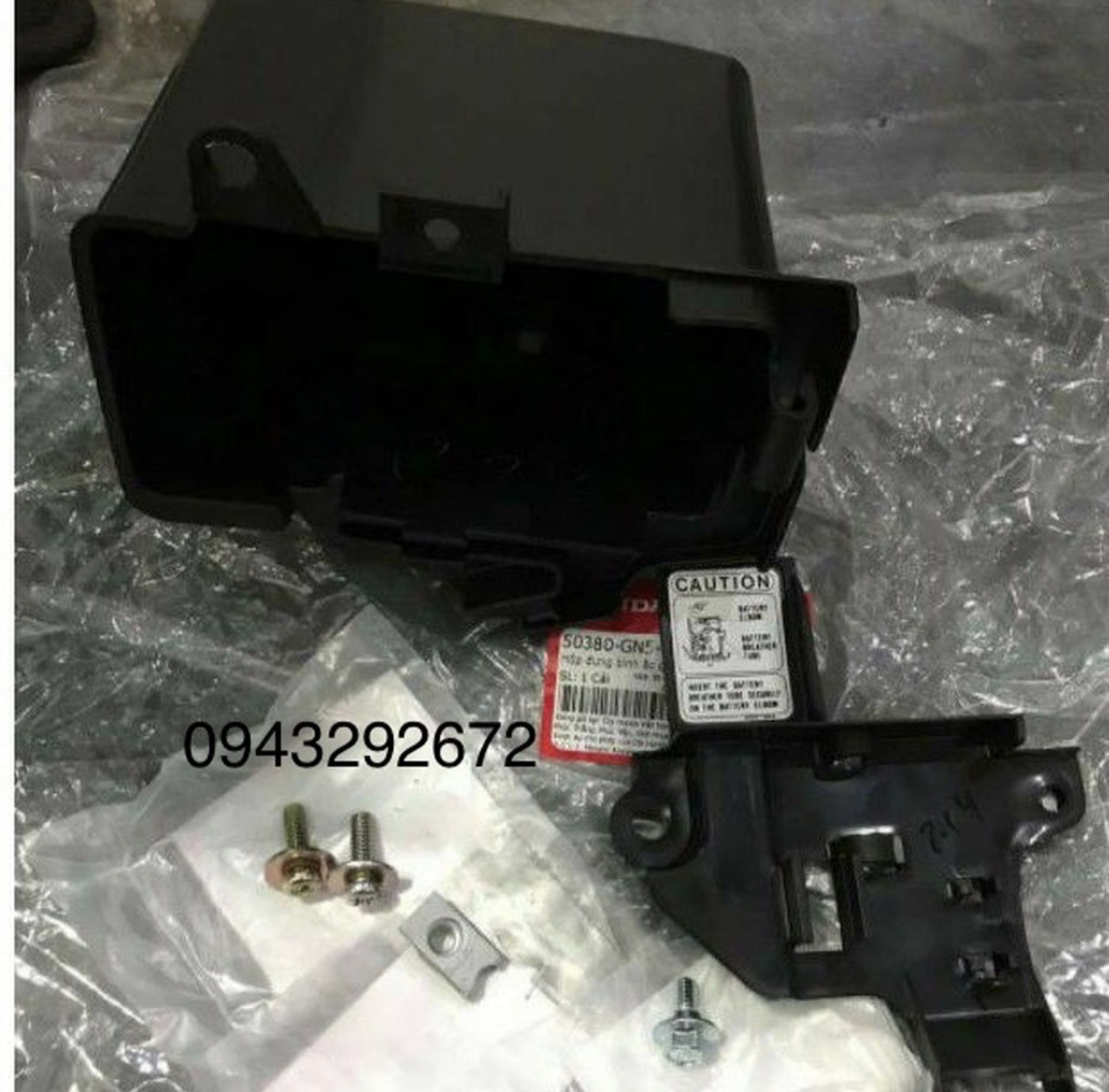 Hộp đựng bình ắc quy Dream Honda có ốc, tem