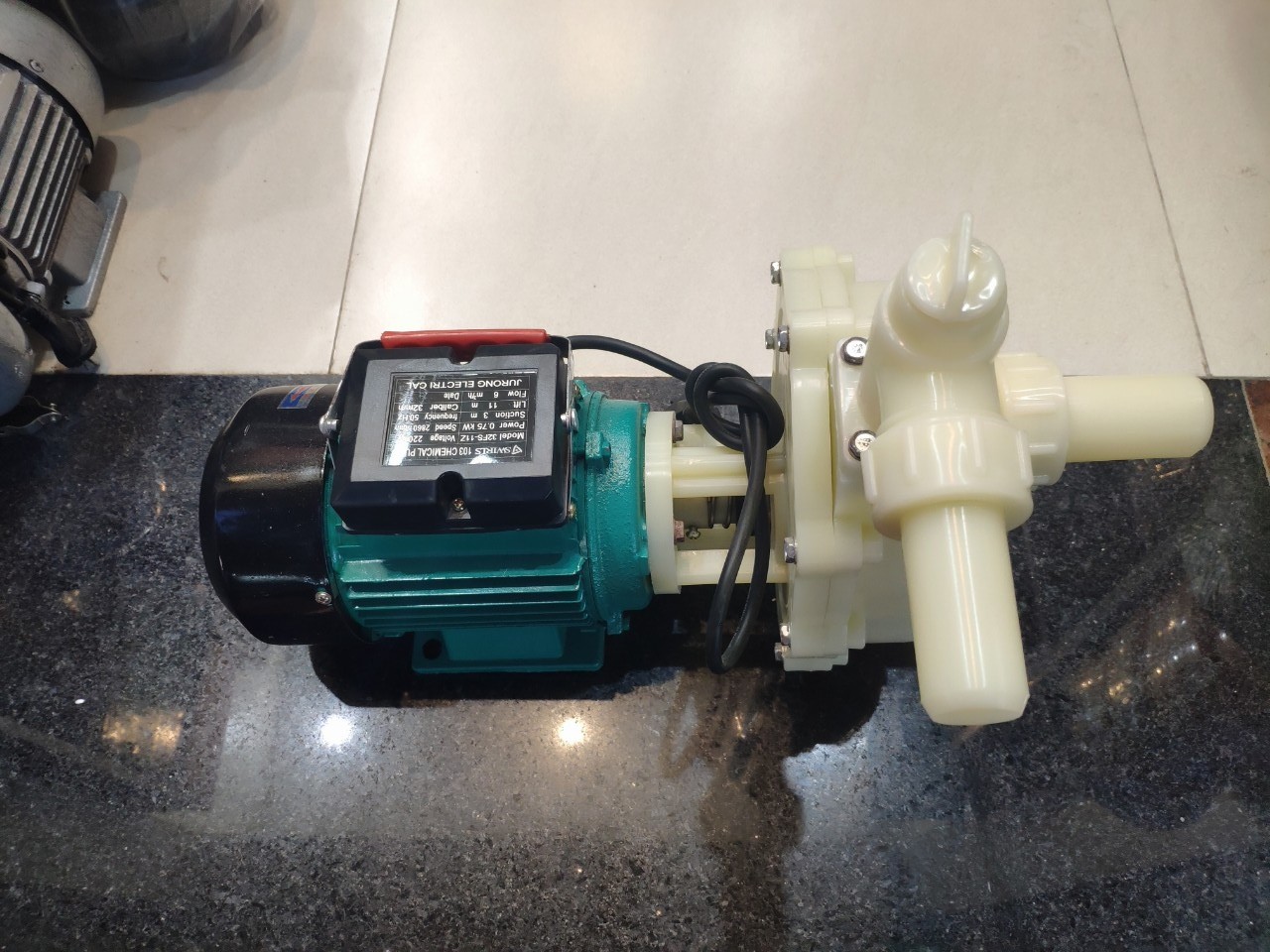 MÁY BƠM HOÁ CHẤT NƯỚC BIỂN TỰ MỒI 750W 32FS-11Z