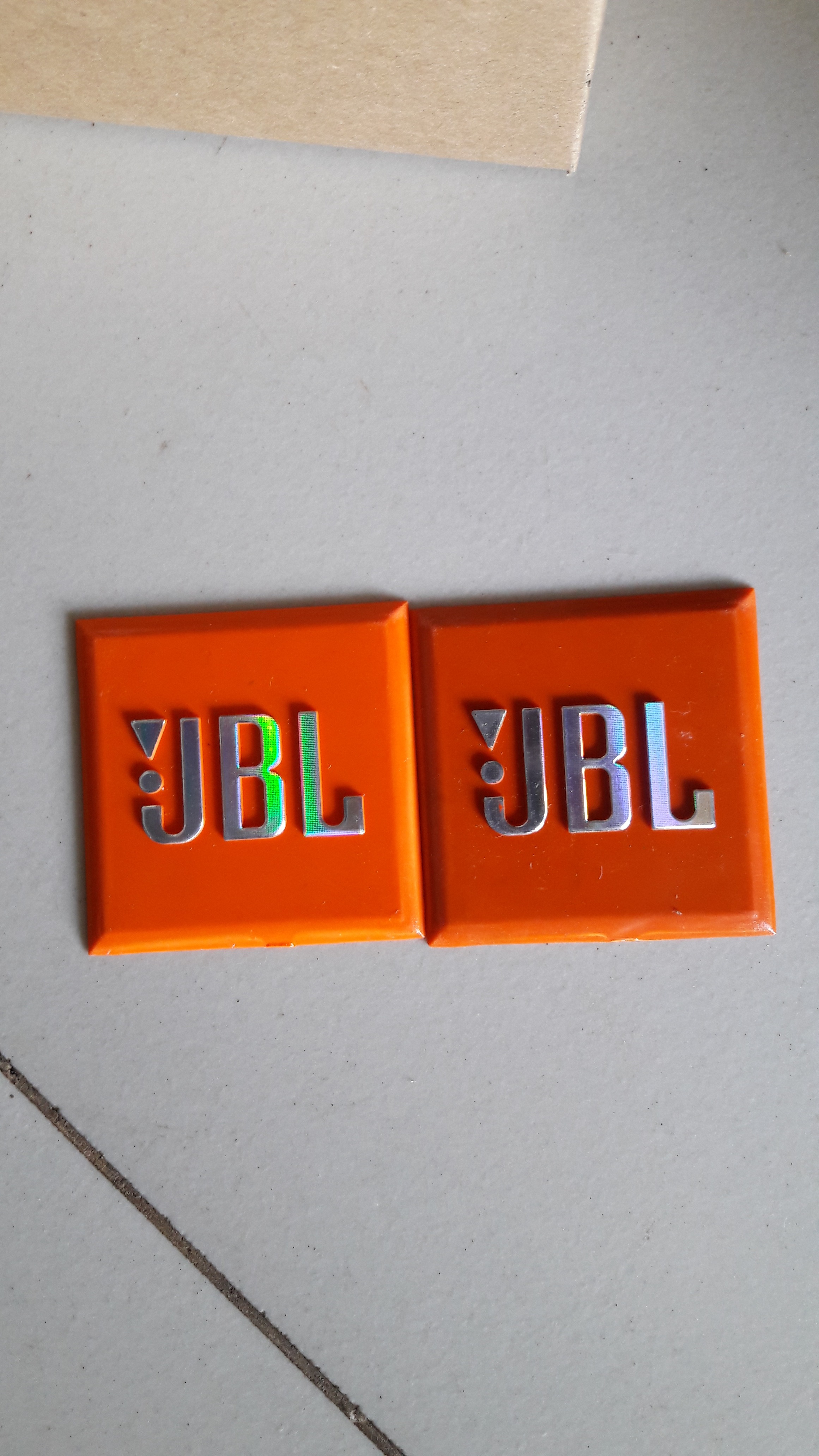 TEM DÁN THÙNG LOA J.B.L MÀU CAM 5X5CM 4 cặp