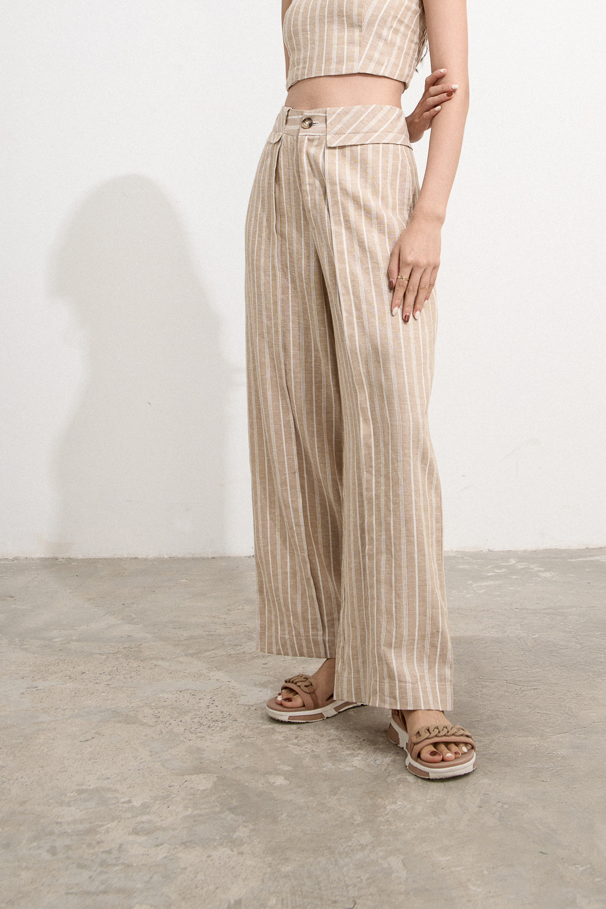 [NHẬP MÃ NOVFALAZSOCIAL02 GIẢM 40K ĐƠN 199K  ] Bộ croptop MAYBI quần dài chất cát,line