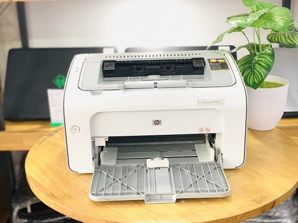 Máy In Văn Phòng 1 mặt nhỏ gọn - HP 1102 ( Tặng Hộp Mực Đa Năng - Dây Nguồn , Cáp in Mới 100% Đi Theo Máy )