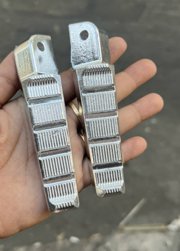 gác chân nhôm CNC cho xe máy