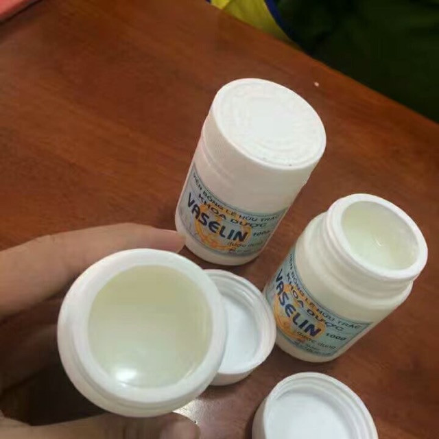 KEM NẺ VASELINE VIỆN BỎNG QUỐC GIA