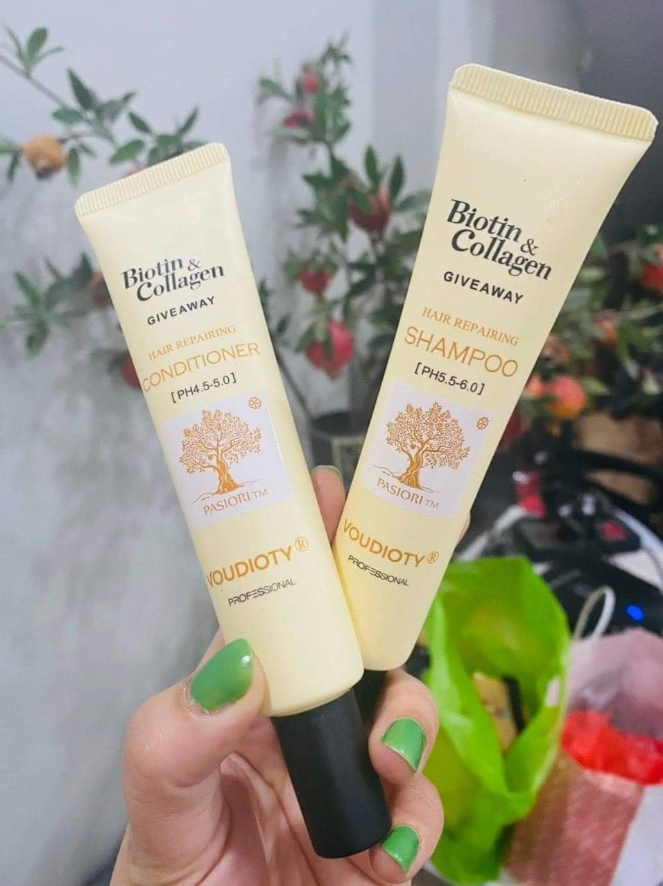 Dầu gội xã biotin collagen vàng phục hồi .giảm rụng tóc siêu mềm mượt cho tóc khô xơ..30ml