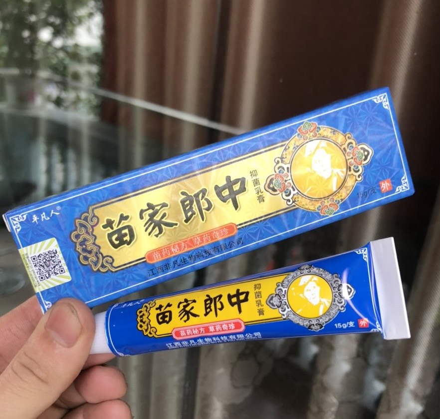 Kem bôi da bà lão xanh dương